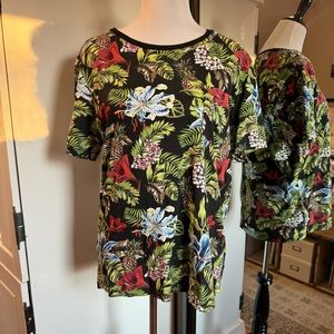 🔴 H&M Large Floral Tee Shirt